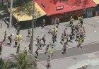 Confronto violento entre torcedores do Peñarol e Polícia Militar marca a orla do Recreio, no Rio