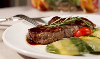 Senadores gastam até R$ 950 (ou um salário mínimo) numa única refeição; veja lista de gastos