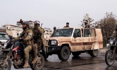 Rebeldes sírios chegam aos subúrbios de Damasco e intensificam pressão sobre o regime de al-Assad