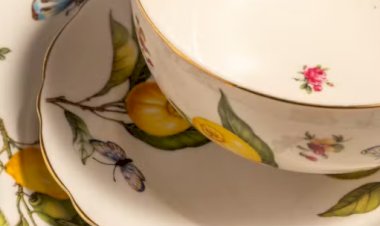 Xícara de luxo vendida por R$ 210 no Brasil é encontrada por R$ 5 na Tailândia e gera crise para a marca Tania Bulhões