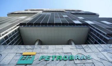Ações da Petrobras despencam após queda de 70% no lucro anual