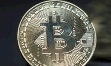 Bitcoin cai após discurso de Trump no ‘Crypto Summit’; mercado reage à falta de medidas concretas