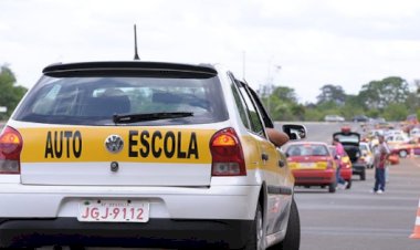 CONTRAN ACABA COM OBRIGATORIEDADE DE AULAS EM AUTOESCOLAS PARA TIRAR A CNH