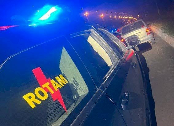 Suspeitos de roubar veículo morrem em confronto com a ROTAM