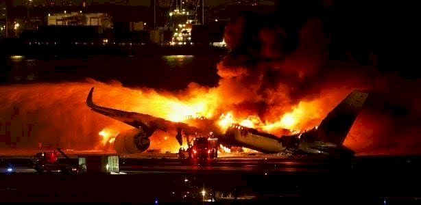 Cinco morrem entre colisão entre aviões no Japão