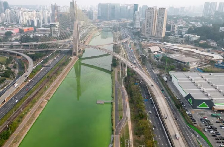 Governo de SP inicia bombeamento no Rio Pinheiros para combater proliferação de algas