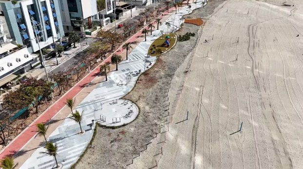 Primeiro trecho do novo calçadão da Praia Central de Balneário Camboriú entra na fase final, reduzindo faixa de areia alargada