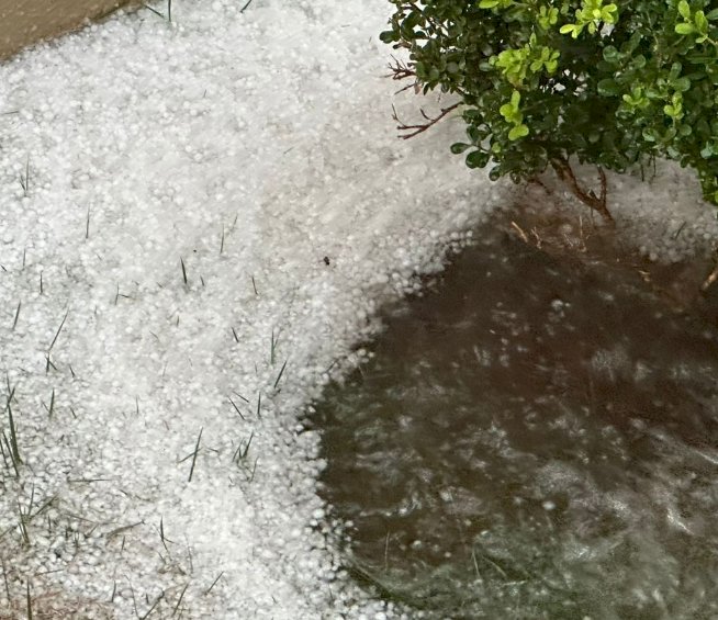 Chuva de granizo e ventos fortes atingem Morrinhos, enquanto calor extremo e baixa umidade preocupam Goiás