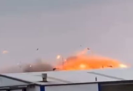 Avião da Azerbaijan Airlines cai no Cazaquistão: 32 sobreviventes entre os 67 passageiros