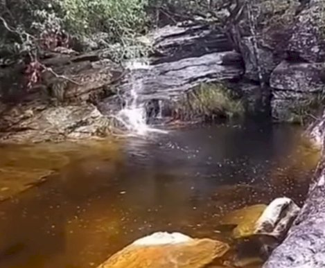 Homem prevê aumento do volume de água e alerta frequentadores de cachoeiras