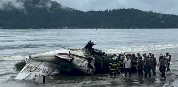 Avião de Pequeno Porte Cai no Mar em Ubatuba, SP