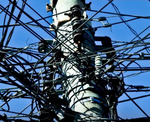 Prefeitura de Goiânia Aumenta Pressão para Retirada de Fios Soltos com Penalidades a Empresas