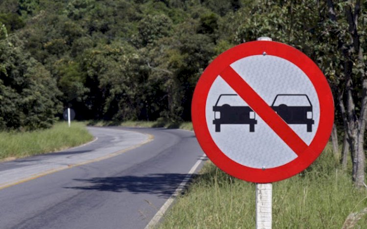 Ultrapassagem em Faixa Contínua Agora Gera Suspensão Imediata da CNH