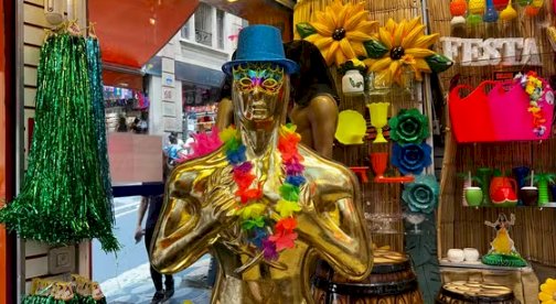 Carnaval 2025: Fernanda Torres e Estatueta do Oscar Inspiram Foliões!