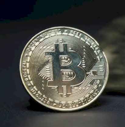 Bitcoin cai após discurso de Trump no ‘Crypto Summit’; mercado reage à falta de medidas concretas