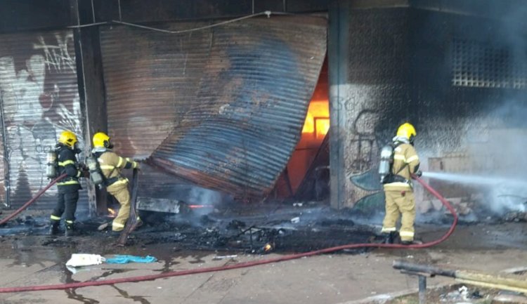 Incêndio atinge Ginásio de Esportes de Campinas, em Goiânia, e pode ter ligação com conflito entre moradores de rua