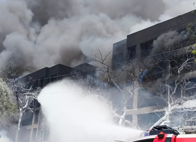 Boeing com 242 pessoas cai na Índia e deixa mais de 200 mortos