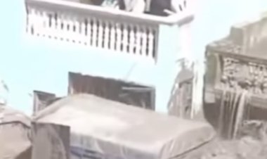 Família fica cercada por enchente devastadora no Nepal