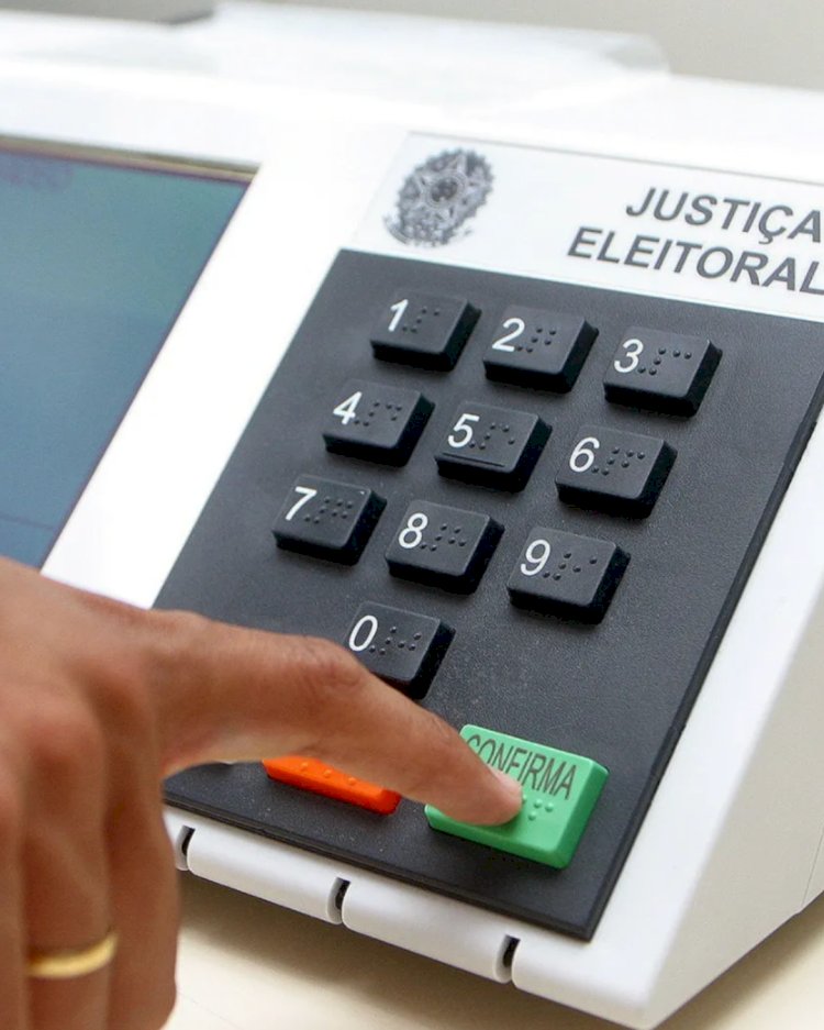 Brasil vai às urnas em eleição acirrada